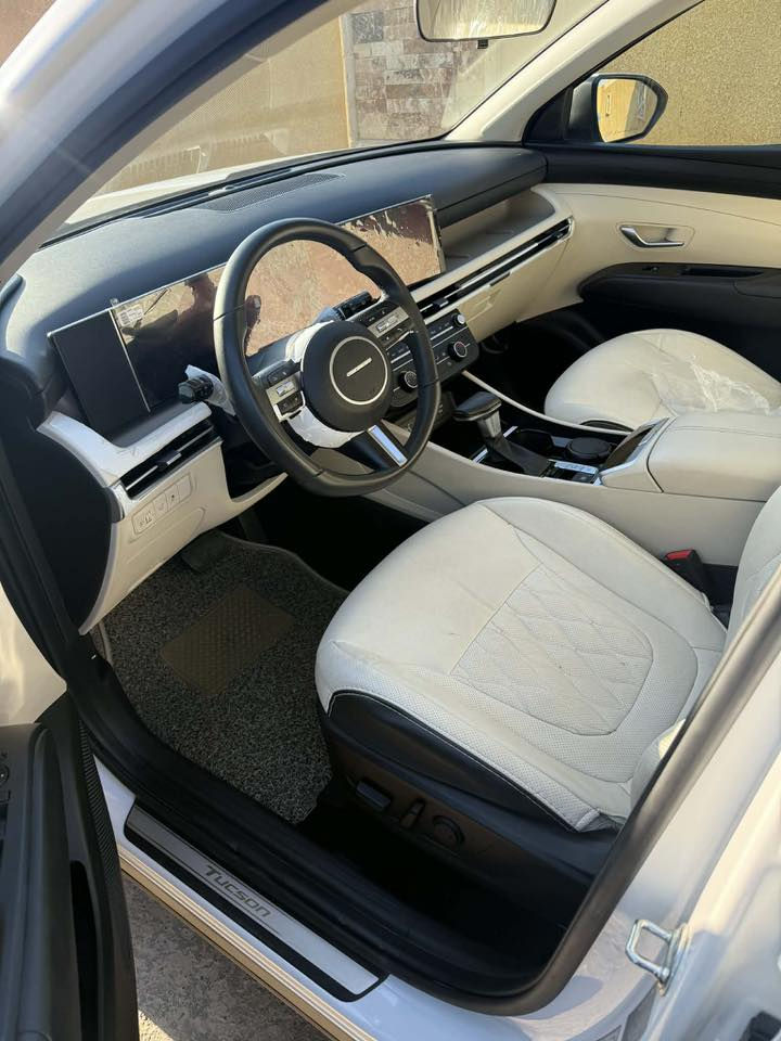 توسان ٢٠٢٥ خليجي
محرك ٢٠٠٠ 
بصمة  وتشغيل عن بعد 
كراسي الاماميه كهرباء 
صندوق خلفي  كهرباء   
بردات خلفية 
شاشة كبيرة متصله 
تبريد خلفي 
مانع انزلاق ومانع انحدار 
مري ترحيب وشفط 
شاحن واير لس 
هاند بريك بصمة 
اوتو هولد 
حساس أمامي وخلفي 
كامرة دوارة 
حساس تاير
ويل١٩ 
دشبول دجتال متغير 
لايت زنون متحرك 
داخل ابيض 
تحكمات استيرن 
السيارة  ماشيه 12 الف  رقم بغداد 
ملاحظه: الكشنات مغلفة  
السعر $228بيها مجال بسيط 
اتصال + وتساب 
***********مكان  بغداد
