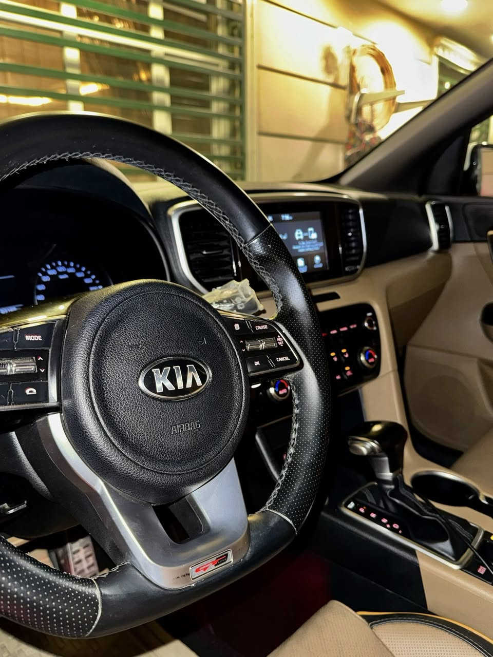 ***********
السعر 208$ بيها مجال قليل  
مكفولة من الصبغ مكانين بارد صغار جداً 

كيا سبورتاج خليجي  GT-Line 2019  رقم بغداد الجديد 
ماشية km 68.000

✨ المواصفات:

 • فل أوبشن GT لاين
 • صندوق كهرباء 🔥
 • كراسي كهرباء 
 • فتحة سقف بانوراما 🌤️
 • لايت زينون + بكلايت LED 💡
 • شاشة + Apple CarPlay 📱
 • كاميرا خلفية + حساسات
 • بصمة + تشغيل 
 • داخلية جلد نظيفة �
