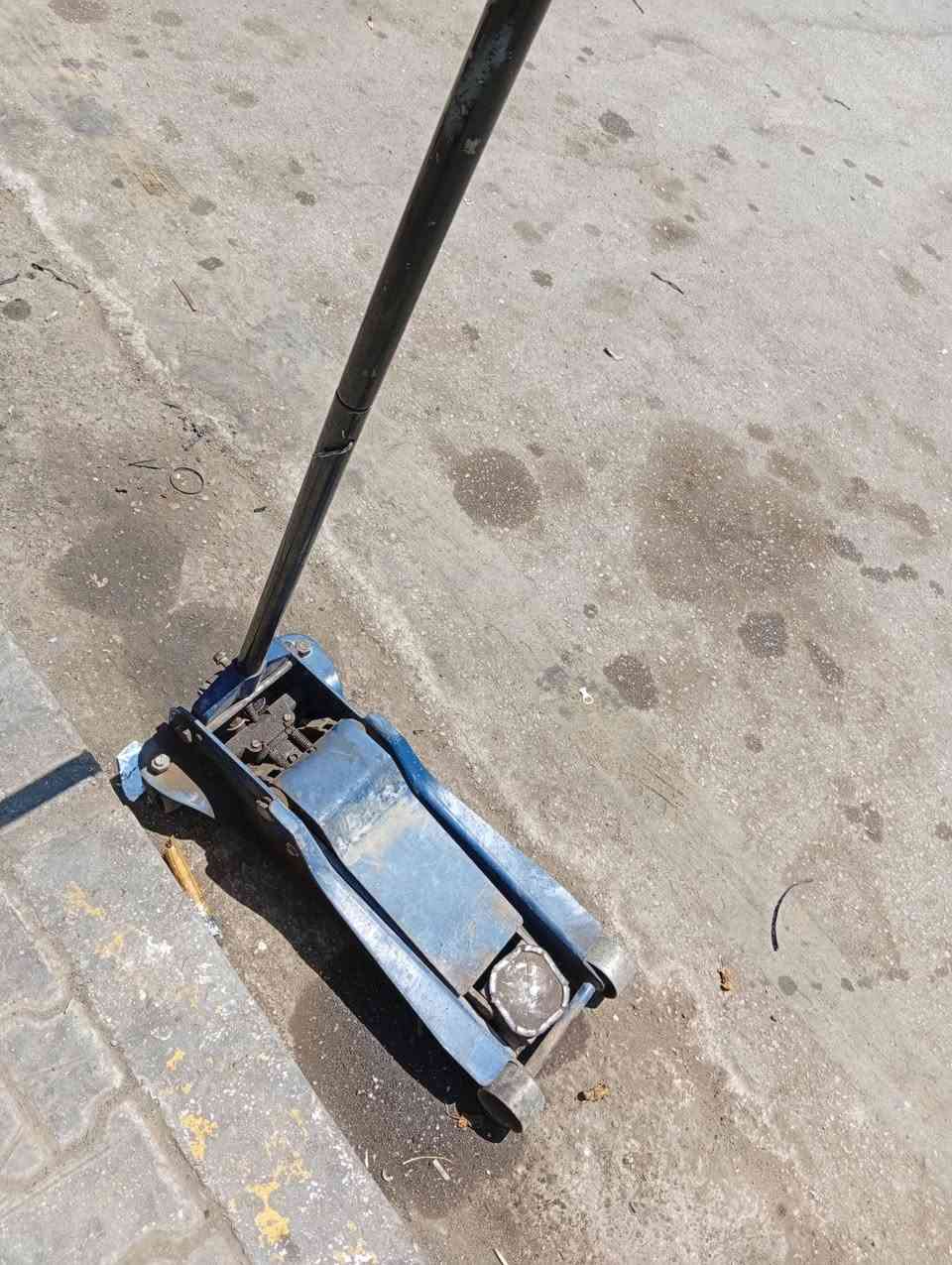 سلام عليكم محل بنجر كامله البيع  هوو ايجارهه  كربلاء بحي الحر بشارع تجاري وشغله خير من الله سبب البيع عدم التفرغ  سعره 5مليون استفسار اتصال ***********
