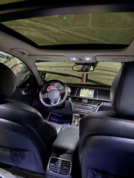 كيا اوبتما موديل2019 فئه(sx) 

المواصفات

1.بانوراما (فتحه سقف)

2.رادار امامي للتوقف وبرمجه مع السياره القبلها 

3.رادار جانبي تنبيه عند الاجتياز

4.رادار خلفي

5.حساسات اصليه خلفيه

6.نظام صوت هارمن كاردن 13 سماعه 

7.لايت 4 عدسات خاص بفئه

8.لايت زنون عالي ناصي داينمك متحرك

9.كشنات جلد اصلي احمر واسود مع ختم علامه sx

10.الكشنات الاماميه فول كهرباءمغ تبريد وتدفئه

11.شاشه جبيره مع كامرا

12.ويل كب 18 اصلي مع فجوج احمر اصلي

13.نظام ترحيب عن الاقتراب من السياره

14.اضاءه محيطيه 7 اللوان 

15.هاند بريك بصمه

16.نظام اوتو هولد

17.تبريد امامي خلفي

18.شفتات بالمقود

19.انظمه قياده عدد 4 

20.نظام خروج عن المسار )lane departure)

21.ماسحات اوتو 

22.شاحن موبايل واير ليس

23.خاصيه رجوع وتقديم كشن  عن التشغيل والاطفاء

24.خزن كشن ميموري 

25.محرك 2000 تيربو 245 حصان

26.صندوك ذكي يفتح عن الاقتراب

27.بصمه 

28.تدفئه بالمقود

29.بكلايت لد 

30.دبل صلنصه مع دفيوزر رياضي 

عداد المسافه 59 

السعر. 177

***********
