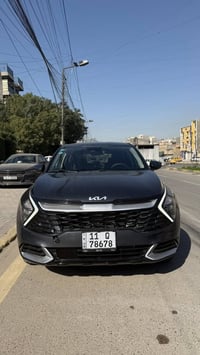 للبيع  كيا سبورتج  2023 اللون رصاصي   حادثها قبق صندوق صبغ فقط  وبيها ...