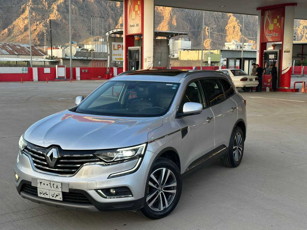 RENAULT   COLEOS 2018
سەیارەکە قەپات مواسەفاتە
یەک دەست بووە
کوشن سارد و گەرم 
پانۆڕاما
پانۆڕاما کوشن جڵ  دوو کارەبای
ڕادار ٣٦٠ پلە
زۆر مواسەفاتی تر
کامل سێرڤسی بۆ کراوە
چوار تایەی تازەی بۆ بەستراوە
٩٨ هەزار ڕۆیشتوە
هیچی پێوەنیە بۆیاغ و تەعدیل
زۆر تازە ماوەتەوە
شوین ڕانیە
نرخ/150 گەڵا
***********
*********** رانية, السليمانية
