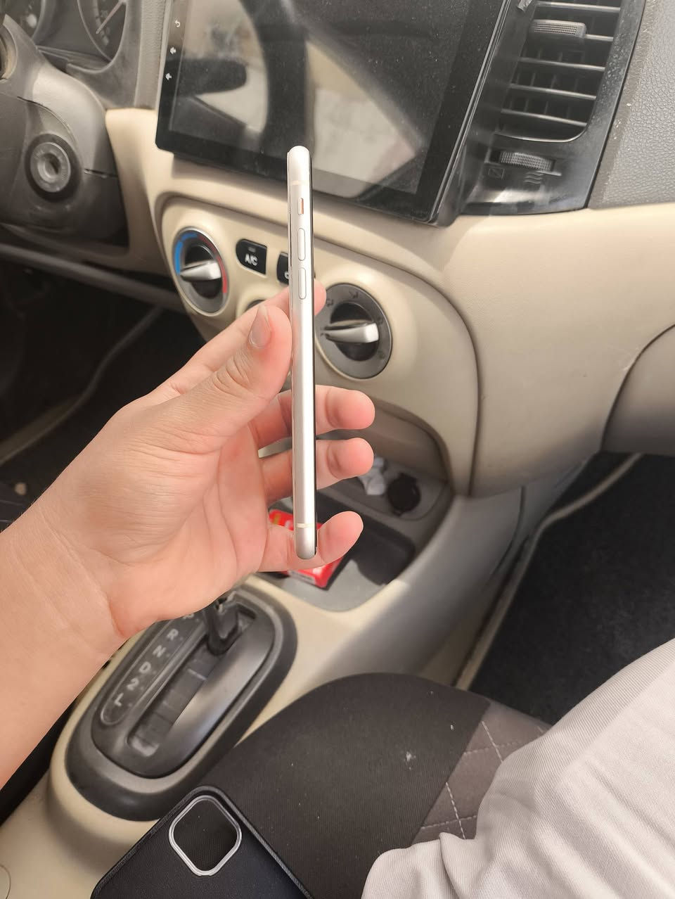 📱 ايفون 11 عادي
🔹 الذاكرة: 64GB
🔋 البطارية: 100% (مستبدلة أصلي)
مواصفات الجهاز: ✅ تك سيم شغال طبيعي
✅ واي فاي شغال طبيعي
✅ اتصال شغال طبيعي
✅ الكاميرات شغالة وتصويرها حيل حلو
✅ الصوت شغال وواضح
✅ الهزاز شغال طبيعي
✅ الشاشة بلادي (ثلث خيارات)
ملاحظة: 🔸 بيه فطر بالضهر وفطر بالكلاس، غير مؤثر على الاستخدام.
🔸 الآيكلود موجود بالعدادات.
💰 السعر: 125 ألف قفلة.
📍 الموقع: موصل - الأيسر
📞 للتواصل: خاص أو اتصال مباشر
***********
