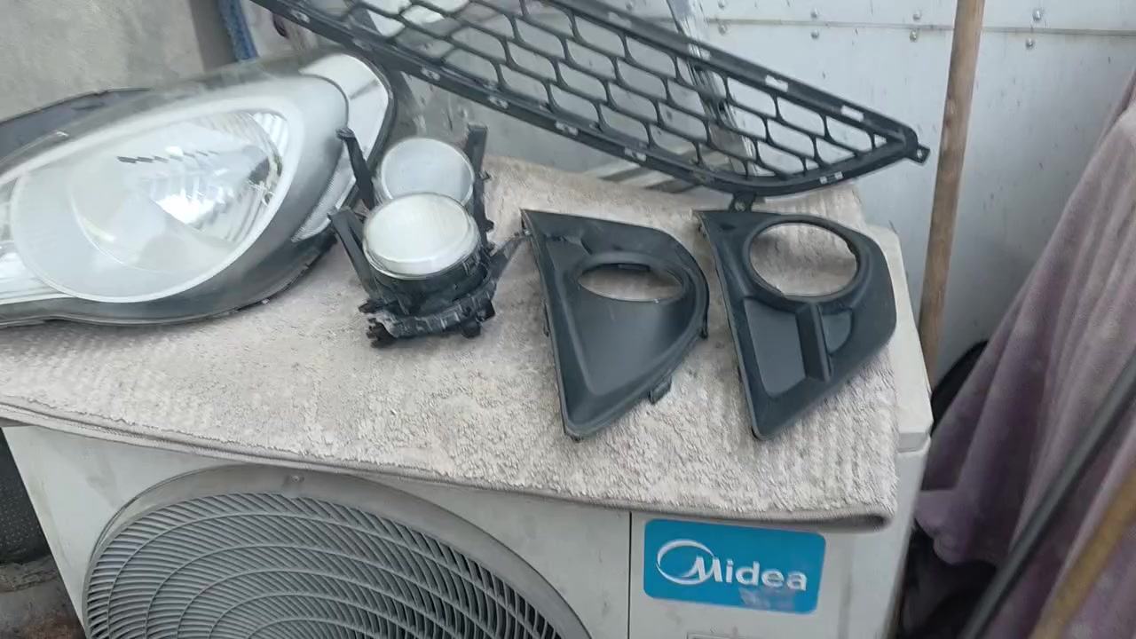 السلام عليكم للبيع السعر ١٥٠الف وبيهة مجال بسيط مازدة وحدة بلوجكترات عدد٢مع الكفرات والمشبك دعامية أمامية الأسفل مع بطاين جاملغات الامامية عدد٢نضاف كلش بلاديات للإستفسار الاتصال ***********بغداد حي التراث تقاطع الدرويش
