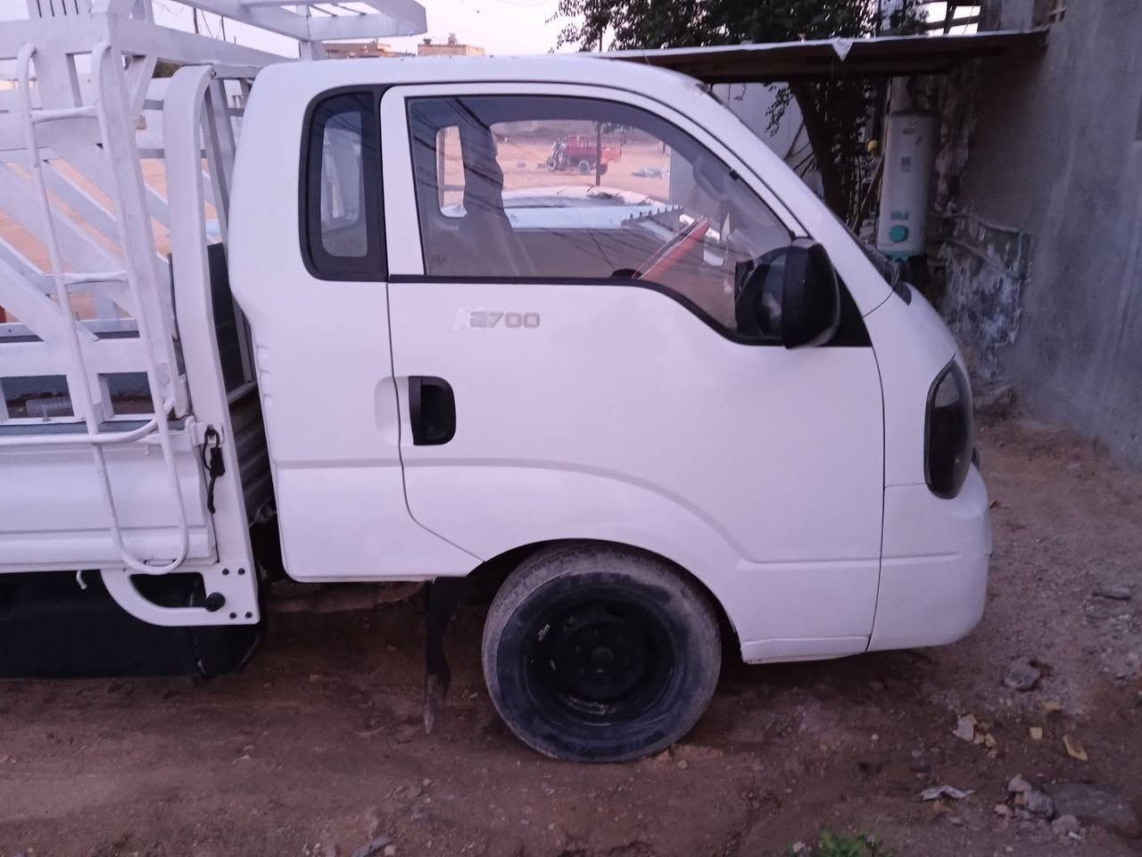 السلام عليكم كيه حمل كفاله من الضربه والصبغ كيرومحرك مكفولات رقم بابل انكليزي هزه جديده سنويه لسنت30بسمي تحويل ثاني يوم السيارمكانه نجف السعر110السياره كعدته حلوه ودواخله احله رقم ***********
