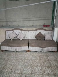 طخم عدداثنين الي يريده مع الكوشات السعر 20الف متواجد ع الفيس هاذا رقمي...