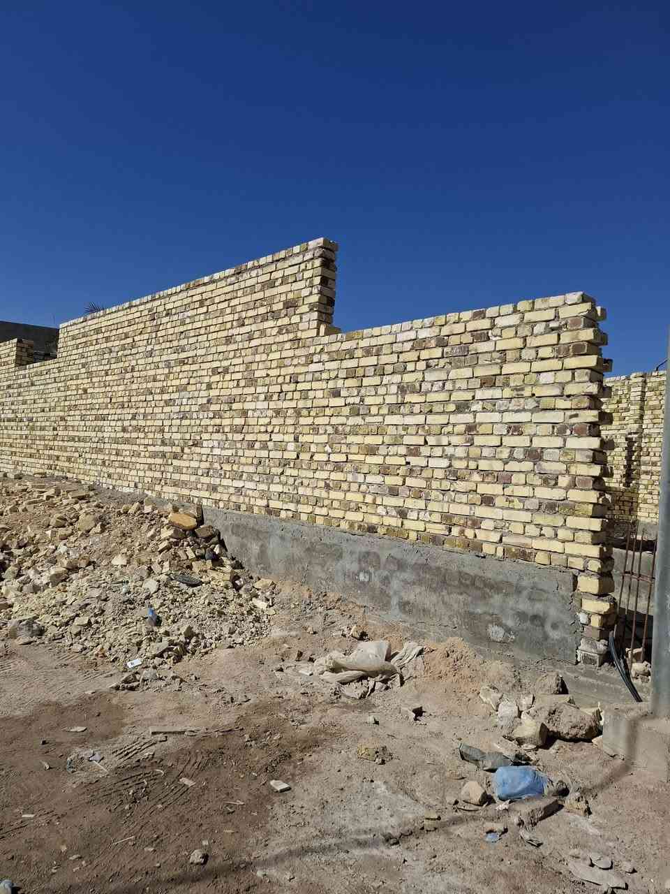 السلام عليكم من رخصة الادمن 
هيكل غير مسقف للبيع 
مساحة ١٥٠م طابوا زراعي سند ٢٥
العنوان مرانة قريب جدا من جسر بته 
للاستفسار الاتصال على الرقم 
***********  بي واتساب 
***********  اتصال
