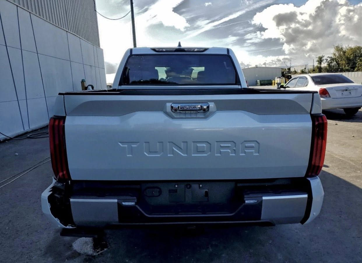🔹السلام عليكم ..

🔹نوع السيارة …
‏♦️TOYOTA - TUNDRA - LIMITED - 2025

♦️تاريخ المزايدة غداً الأثنين بعد السادسة مسائاً
2026 - 2 - 16

♦️عداد المسافات - 9 الف ميل فقط .
♦️الاسطوانات - 6 سلندر .
♦️حجم المحرك - 3.4 .
♦️الوقود - بانزين .

♦️الأضرار  :- حسب الصور المرفقة  ..

🔹للدخول الى المزاد او شراء سيارة
🔹او اي استفسار يرجى التواصل مع …

🔹شركة الناصر للمزادات وتجارة السيارات🔹

♦️زياد الناصر -  ‭***********
ايهم الناصر - ***********♦️

📍صلاح الدين - قضاء العلم - قرب البطاقة الوطنية📍
