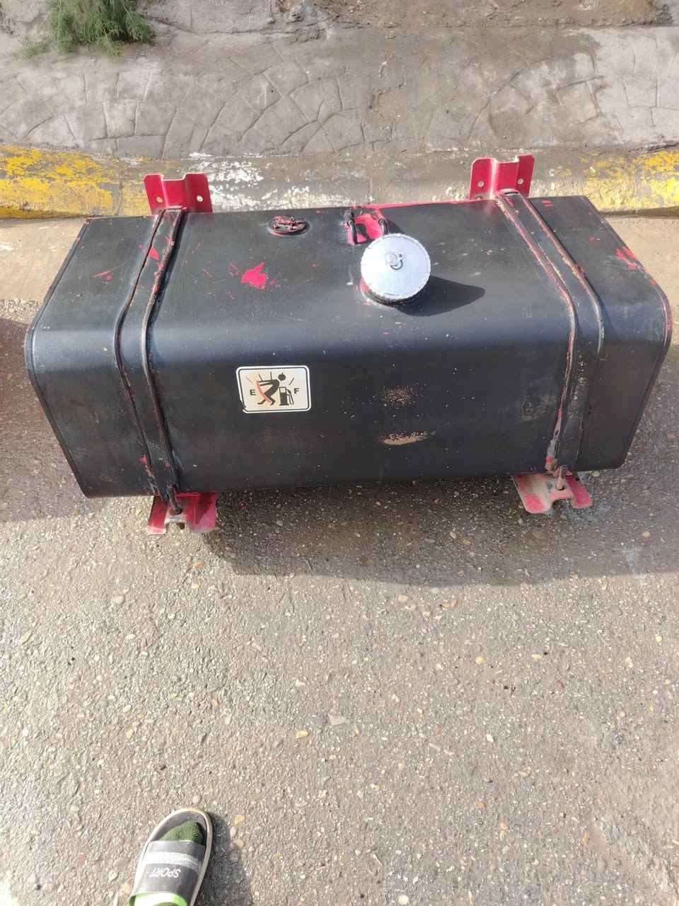 سلام عليكم للبيع  تانكيات ابو ٢٠٠  طوافاتهن شغالات مكاني  صويره سعرهن500 الف ***********
