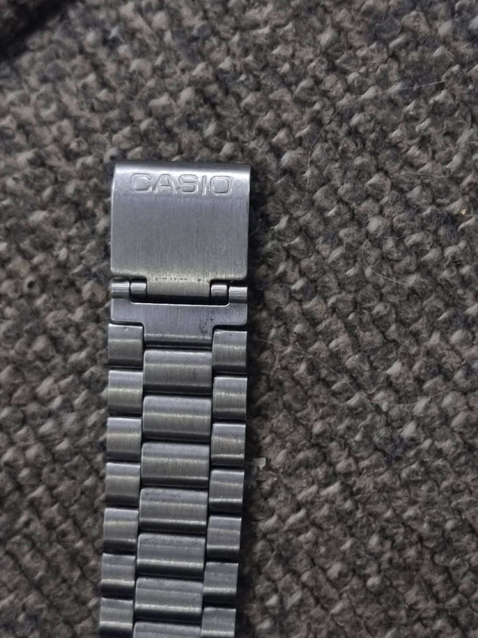 سلام عليكم ساعتين للبيع اول ساعة كاسيو رقمية طراز LA670WA
ساعة جديدة وحلوة ومرتبة و مختمة بس ملاحضة صغيرة الساعة تشتغل طبيعي كلش بس زرين جانبيات ما بيهن استجابة يعني مو شغالات بس زر واحد شغال
اما الساعة الثانية
ساعة من ماركة FMD اليابانية ساعة حلوة و مرتبة وشغالة باتري الساعة قديمة وكلاسيكية وتحب الايد الناعمة الي يعجبنه الساعات مكاني بغداد رايدهن بعشرة الاف وملاحضة لايوجد توصيل اي استفسار موجود واتساب رقمي ***********
