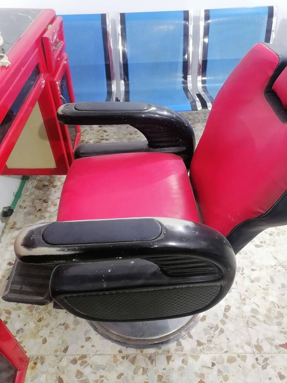 سلام عليكم كرسي للبيع السعر مناسب جداً 175وبي مجال واني بلخدمه العنوان حله طهمازيه  ***********
