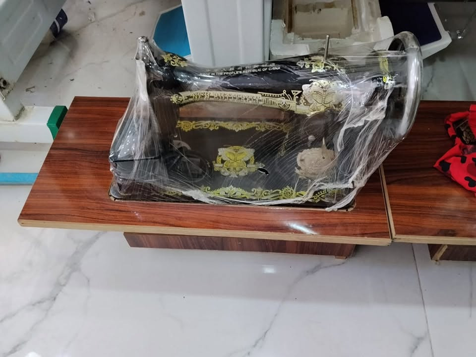 #للبيع
وصول وجبة مكائن الخياطة المنزلية والصناعية أنواع الفراشة والبرذر والأوفر شرط الأصلي وباأسعار تنافسة مع ضمان لمدة سنة العنوان تكريت شارع الاطباء عمارة رويال مول رقم المحل 97اسم المحل مكائن ورشة ابو جنة للاستفسار والطلب متوفر رقم واتسب ***********

