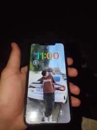 ايفون 11Pro Max  مستخدم بطاريتة معلاية الظهر متكسر  ميدعم حساب ايكلود ...