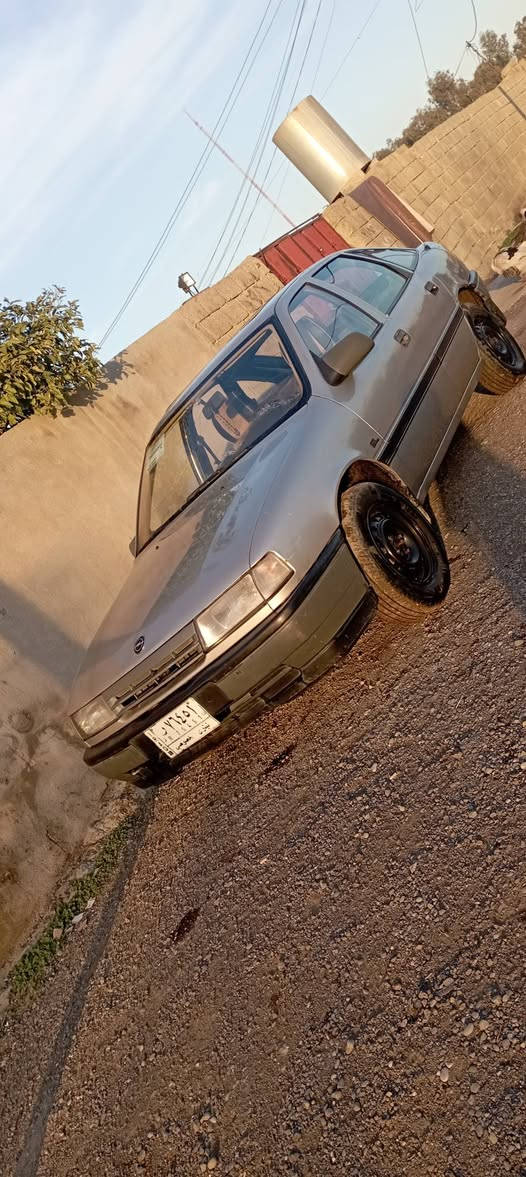 السلام عليكم 
اوبل فكترا للبيع 
حجم 18 
سياره وضع شركه 
لاصبغ ولا قحلان والاتبديل 
سياره مال جنيه 
محرك كير كلو شرط 
السياره جديده ونظيفه 
رقم نينوى سنويه عظم
كلها عل بلادي هاذا رقم صاحب السياره رقم الهاتف  ***********
