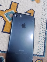 آيفون سفن للبيع جهاز ما مصلح ولا مفتوح بطاريه ١٠٠معلايه ذاكره ١٢٨جهاز ...