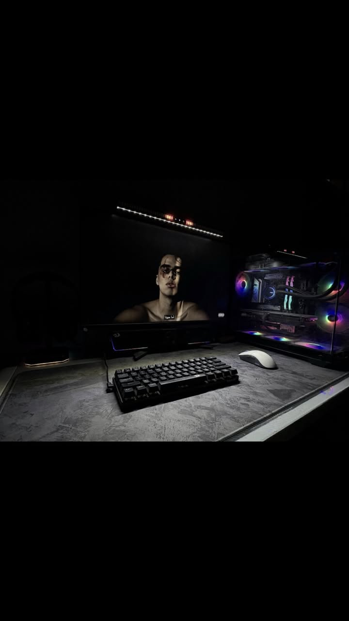 🔥 للبيع PC Gaming 🔥
🖥️ المواصفات:

• CPU: Ryzen 7 9800X3D
• GPU: MSI RTX 4070 Ti SUPER SHADOW 16GB
• Motherboard: MSI X670E GAMING PLUS WIFI
• Cooler: MSI MAG CORELIQUID E360
• RAM: T-Force Delta RGB DDR5 32GB (5200MHz)
• Storage: Lexar NM620 1TB M.2 NVMe (x2)
• PSU: MSI MPG A1000G PCIe5 1000W
• Case: Antec CX800 RGB Elite

✔ استعمال نظيف جداً
✔ كراتين القطع موجودة
✔ ورقة الضمان موجودة
✔ حرارة وأداء ممتاز

📍 العنوان: بغداد
📞 0773341716 السعر قيمها بما يرضي الله وتدلل♥️


**إذا كنت صاحب هذا الإعلان وتريد حذفه لأي سبب، رجاءا أرسل رسالة إلى الدعم الفني**