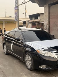 ٢٠١١ • أسود • لوحة دبي