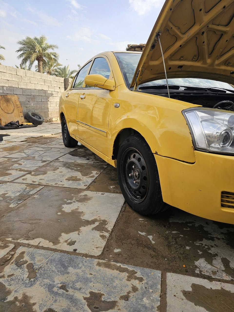 سلام عليكم من رخصت مدير الكروب شيري للبيع محور كامري ابو جف قادسيه سنويه نافذه شرط التحويل تخم تاير محرك وكير شرط كهربائياته كله شغاله تبريد مايشتغل حداده زينه المكان السماوه ناحيت المجد السعر ٣٠ وبيه مجال قليل للبيع بدون مراوس بيع فقط ***********وترهم مده
