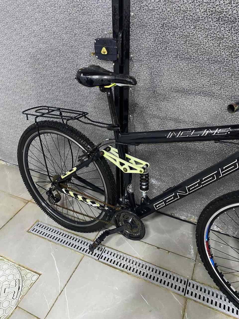 السلام عليكم بايسكل جبلي حجم 29 المنيوم دبل كير دبلات امامي خلفي نواقص بسيطه 
سعر ١١٠ وبي مجال
مكاني غزاليه
***********
