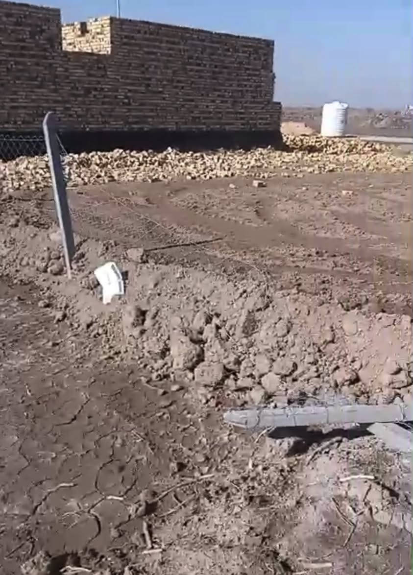 سلام عليكم 
قطعة ارض للبيع ركن على شارعين 
مساحه ٢٧٢متر طابو زراعي سند٢٥
ركن على شارعين تبليط خدمي 
حي سكني خدمات كامله ماء اساله 
كهرباء ظفيره محول كهرباء قريب 
عنوان بابل الحله نزلةًسعد بيجو 
مجمع الشرق السكني 
للاستفسار اكثر مراسلة الصفحه 
او الاتصال على الرقم 

***********
