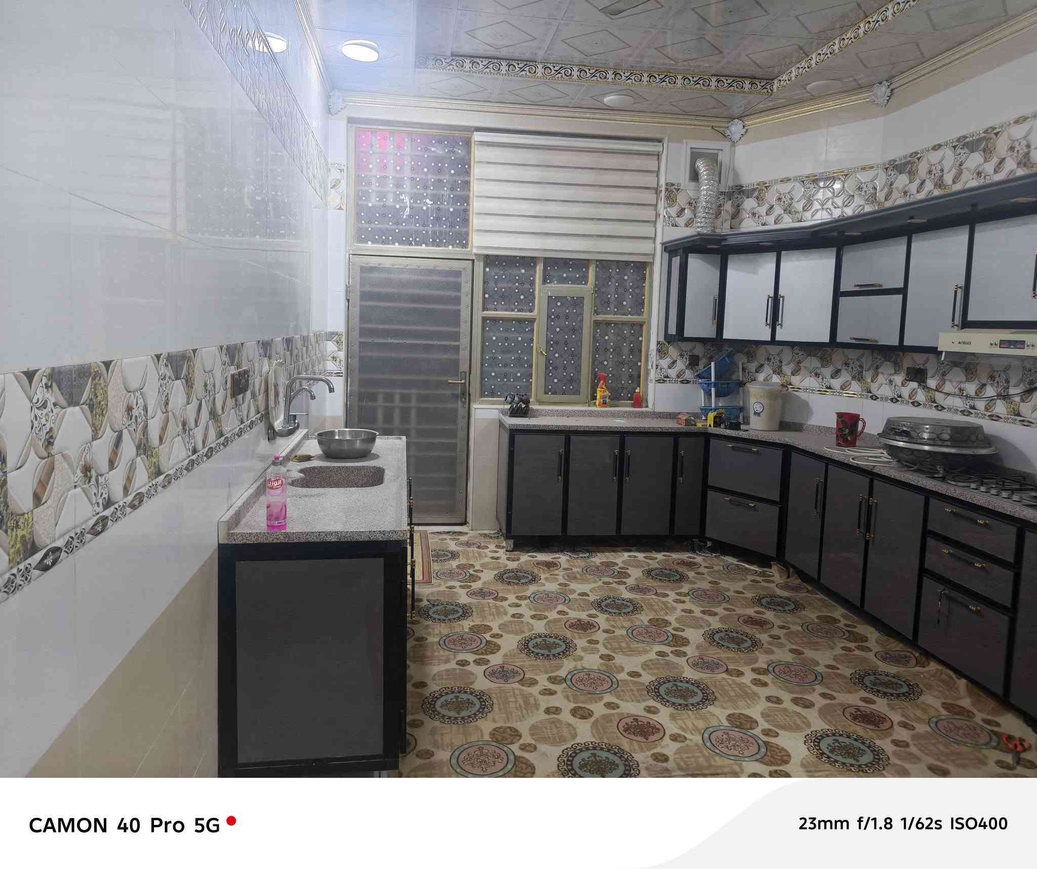 بيت زراعي لبيع بناء حديث مساحة ٢٠٠ متر ناحية فضليه شارع صباح بناء طابوك سقف كونكريت غرف ٢ صاله مطبخ ديوانيه صحيات حديقة هول سعر 95 وبي مجال قليل خدمات ماء كهرباء شارع مجاري تصال عله رقم *********** وتصال عله واتساب
