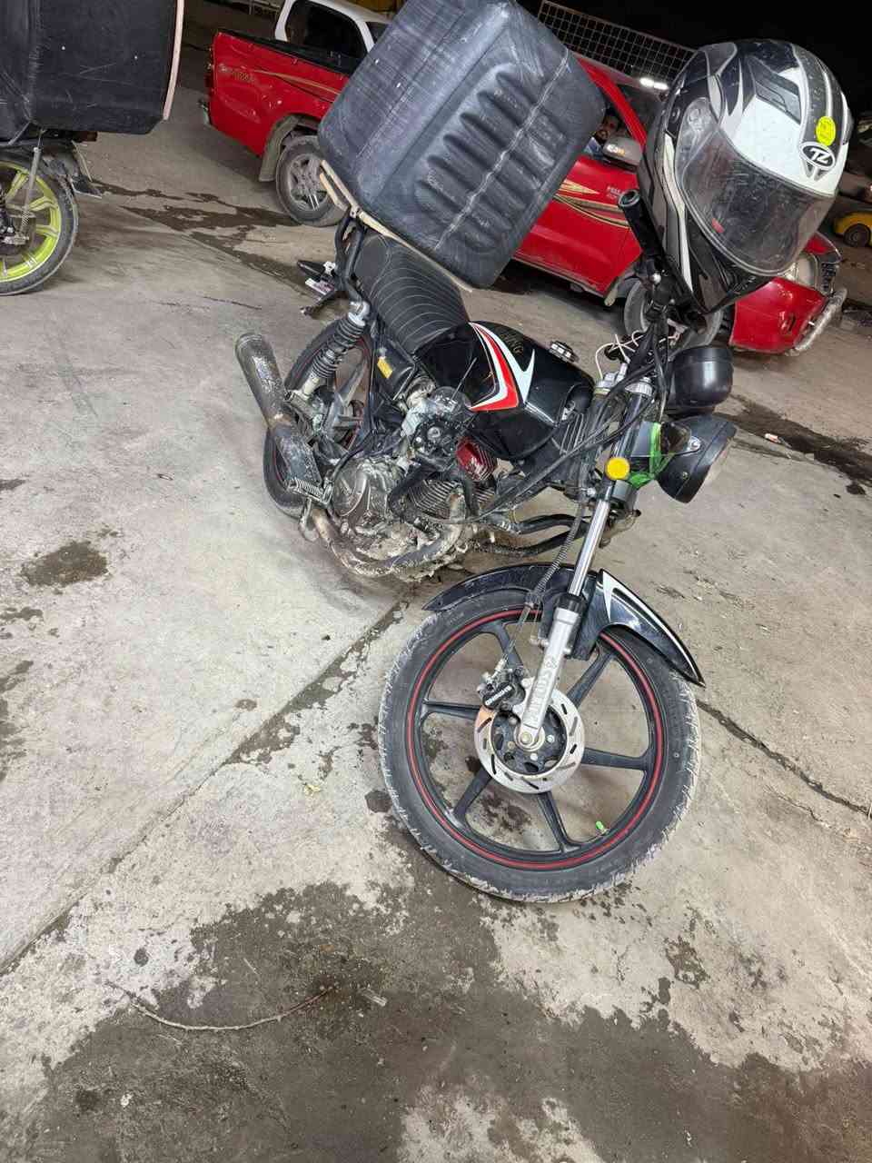 شاينك مديل 25 جيل الاول
سعر 750 
نقوصات صفاحيات ستان جبير واقيه زنجيل 
مكينه مكفوله 

اوراقه ضايعه مكفوله من سرقه ومن كلشي 
مكاني بغداد التاجي 
رقم تليفون *********** وتس
