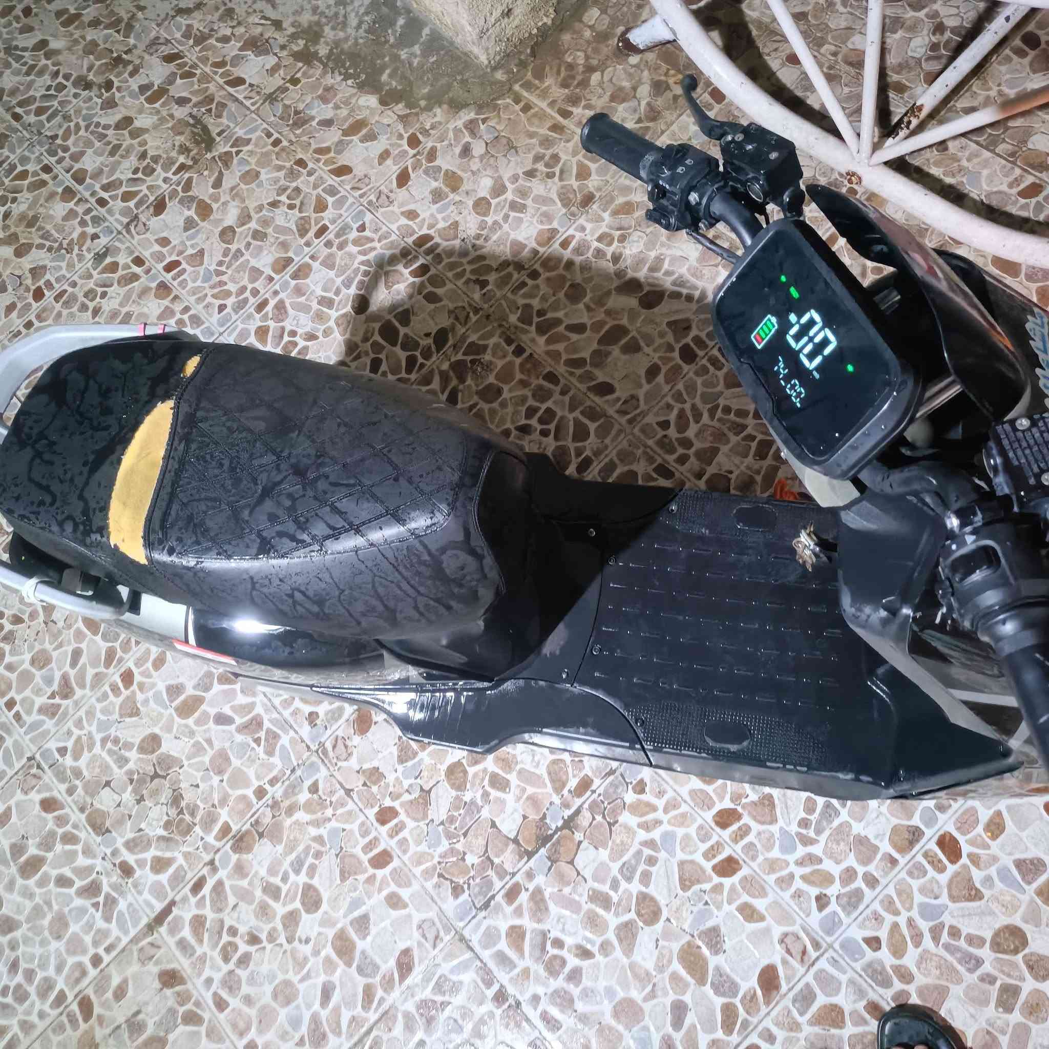 🚲 دراجة سكنس 318 للبيع

✅ السرعة الحقيقية: 60 كم/س
✅ ملف  1200 واط
✅ شحن سريع 100W
✅ تشغيل عن بُعد + سويجِن
✅ مانع انزلاق
✅ مبدل تايرين جداد
✅ دبلات أمامية هيدروليك وخلفية غاز
✅ بل شحنه لوحده تمشي 60 كم معه الوزن 
ملاحظة: البطاريات الحالية تحتاج تبديل، وسعر الدراجة مع بطاريات جديدة يتجاوز 600.

💰 السعر المطلوب: 350  قفل غير قابل للتفاوض 

📱 للتواصل واتساب: 7704567093

الشراي هلا بيه، واللي مو شراي الله يوفقه، رجاءً لا تكسر بحلالي.


**إذا كنت صاحب هذا الإعلان وتريد حذفه لأي سبب، رجاءا أرسل رسالة إلى الدعم الفني**