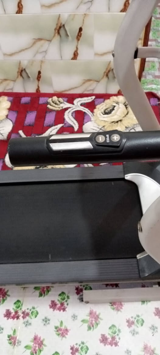 جهاز جري رياضي للبيع كما موضح أمامكم في الصورة مقطع فيديو وصور السعر ب 325 وبية مجال قليل العنوان القرنة الثغر الاتصال *********** نضيف شرط الشغل بالمقطع
