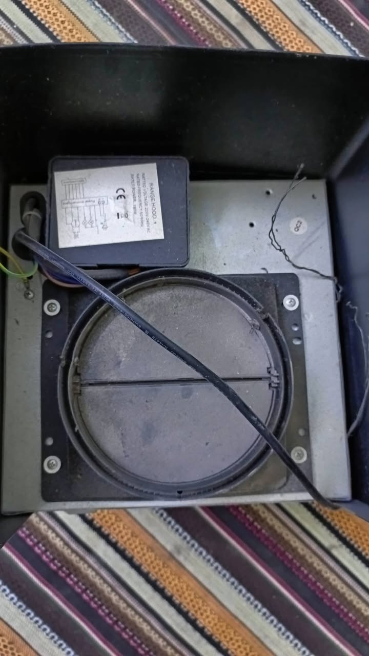 السلام عليكم ساحبة كهربائية للبيع سربس مو مروحه اصلية وجديدة بسلفونها ماركة نوال مال معتاز ب50 مكاني نجف حي النصر للاستفسار ***********
