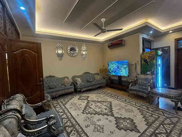 للـبـيـع 🏠 الكـرادة خارج 

عنوان العقار 📍 الكرادة خارج قرب كنيسة مار يوسف

🔶 المساحة  200  مـتـر

🔶 الواجهة  10  مـتـر

🔶 بناء حديث #سند مستـقــل

يحتوي على 3 طابق - صالة مطبخ حار ومطبخ بارد وصالة

وهول وغرف نوم نظام سويت عدد 7 ومجموعة صحيات 👍

 ــــــــــــــــــــــــــــــــــــــــــــــــــــــــــ
‎‏‎((شركة دار السلطان للعقار حيثٌ تَلتَقي الرُوٌية ,بلتَمَيٌز ))

❗️❗️ نسـتـقـبل العروض البيع الشراء والايجار ❗️❗️

بيع - شراء - ايجار - ادارة امـلاك - مقاولات عامة

‎‏‎📊كل ماعليك الاتصال أو المراسلة على الصفحة *ʲᵒⁱⁿ ᵘˢ*

 حسن زوانة *********** - ***********

‎‏‎الفرع الاول /عرصات الهندية مجاور فندق بلوم 

‎‏‎ الفرع الثاني /الـسـيـديــة الضباط مقابل افران الرباط

‎‏‎‏‎زبائننا الكرام بِكُم نَرتقي ونَتشرف بزيارتِكم ونَفتخر بخِدمتِكم ❤
