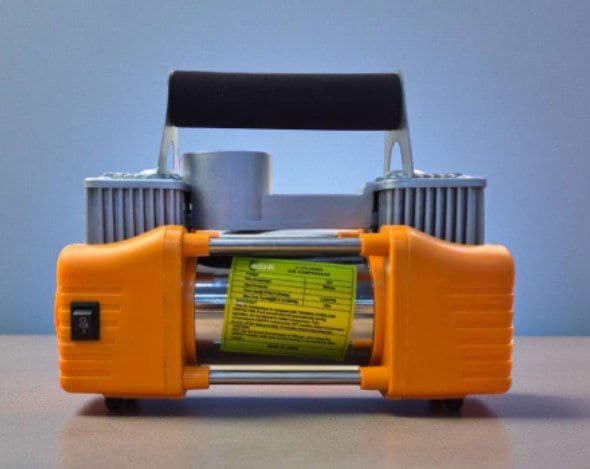 منفاخ اطارات 
ياتي داخل حقيقية بعدة كاملة 
12 فولت 
ضغط اقصى 150 PSI
تدفق هواء سريع لملئ الاطارات خلال دقائق قليلة 
سلك طويل بطول 250 سم 
يأتي داخل حقيبة بابعاد 
38x24x14 سم 

السعر 44 الف


**إذا كنت صاحب هذا الإعلان وتريد حذفه لأي سبب، رجاءا أرسل رسالة إلى الدعم الفني**