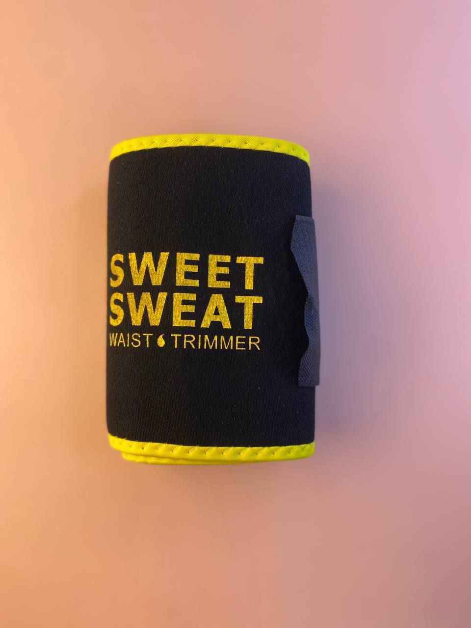 مشد سويت  Sweet Sweat Waist Trimmer هو حزام تنحيف للخصر مصمم لزيادة التعرق أثناء التمارين الرياضية
الخصائص والفوائد

زيادة التعرق مصنوع من النيوبرين السميك والخالي من اللاتكس neoprene والذي يساعد على عزل الحرارة وزيادة درجة حرارة الجسم الأساسية في منطقة البطن، مما يعزز التعرق وفقدان وزن الماء الزائد
تصميم مريح: الحزام مرن وقابل للتعديل ليناسب شكل وحجم جسمك بشكل مريح ويسمح بنطاق واسع من الحركة أثناء النشاط البدني

دعم الظهر يوفر ضغطًا ودعمًا للبطن وأسفل الظهر
بطانة داخلية يتميز ببطانة داخلية شبكية منقوشة تطرد امتصاص الرطوبة وتقلل من الانزلاق أو التكتل أثناء التمرين

الاستخدام يمكن ارتداؤه أثناء تمارين الكارديو أو التدريب المتقطع عالي الشدة  HIIT  أو في صالات الألعاب الرياضية أو في المنزل أو أثناء الأنشطة اليومية

القياسات   m لارج X لارج وXX لارج بغداد, العراق


**إذا كنت صاحب هذا الإعلان وتريد حذفه لأي سبب، رجاءا أرسل رسالة إلى الدعم الفني**
