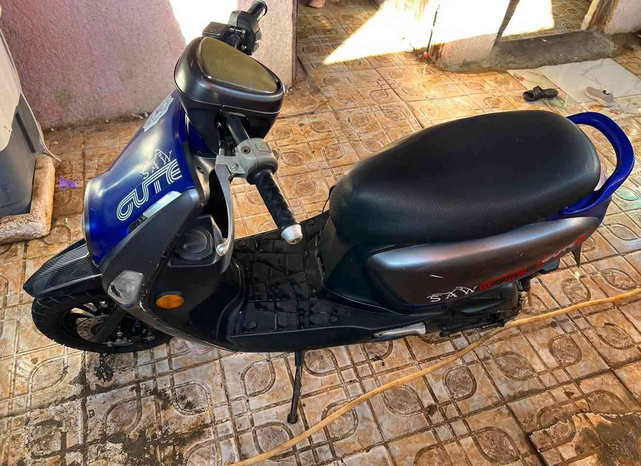 السلام عليكم دراجه ماكس بوليس نضيفه بشكل ما تعب وما تصرف بانزين ولا دهن مفتوحه مره وحده موديل 2024 الكهربائيات كله شغاله الدراجه شلعه ومعدل *********** واتساب

