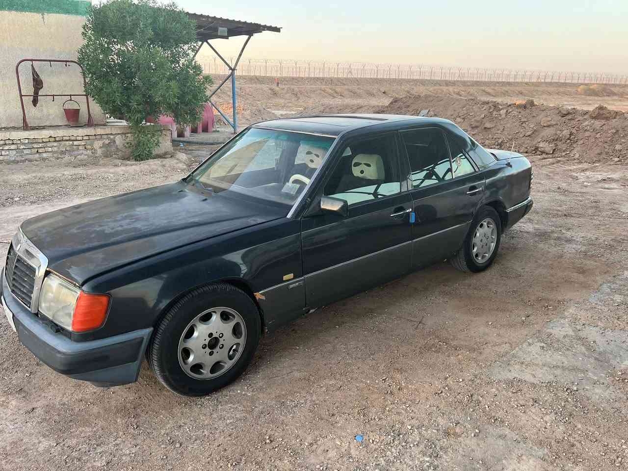 السلام عليكم
سياره مارسيدس دب موديل 91

محور ففيتي ثنين ونص 

تخم تاير شاشه فتحه كشنات كهربائي 

سياره مصبوغه جماليه ابغداد 

بيه صبغ بجاملغ الخلفي ضربه بصيطه 

راعيه موجود ابن عمي رقمه بغداد مشروع وطني راعيه يريد تحويل 

سعر 45وبيه مجال قليل ***********متوفر علواتساب
