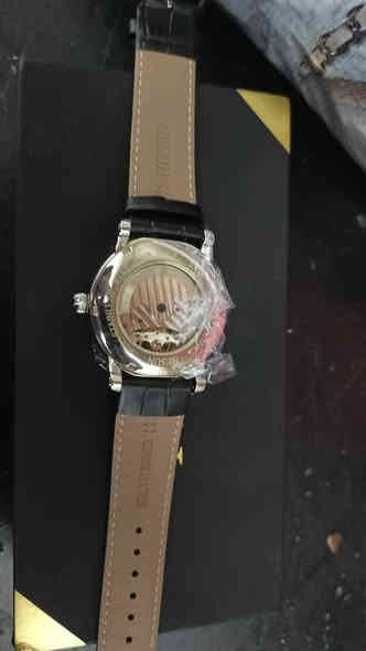 السلام عليكم ساعة اصلية
رايده ٦٠ وبيها مجال تواصل واتساب ***********
