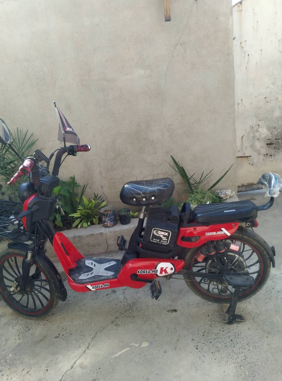 السلام عليكم للبيع دراجه شحن بطاريات جدد بريكات جدد السعر 160 قفلو مكاني موصل حي البكر
*********** واتساب

