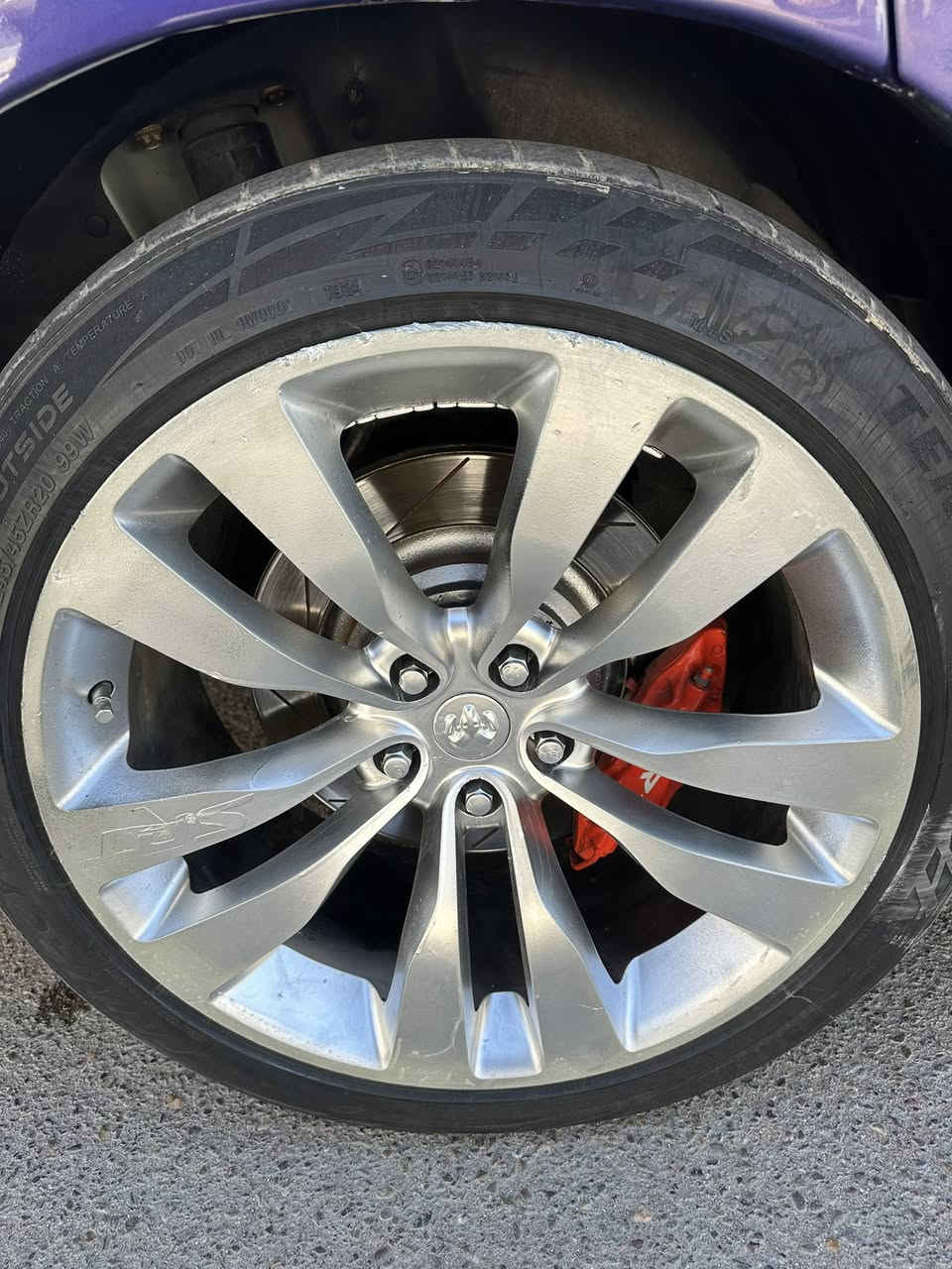 سلام عليكم
جارجر SRT 2014 
دواخل احمر جلد مخمل 
كشنات كهرباء 
استيرن كهرباء 
حار بارد كلاص 
قطعتين تبريد 
لايت منضومه زنون 
سماعات هارمن كاردن 
سياره فول مواصفات 
كشنات خزن 
شواصي لغد كفاله 
فتحه 
تغير لون بنفسجي 
اصل ابيض 
مبدل طابوكه مال 5700 هيمي 
سياره خير من الله 
مكان بغداد 
اعظميه 
***********
السعر  128 بي مجال كلش بسيط
