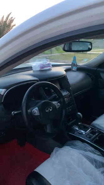 انفنتي وارد امريكي 2011 Fx بيها شبر صبغ
 رقم سليمانيه دولي 
سنويه جديده
تدفئه تبريد
بصمه
5 كاميرات
كاميرا اماميه
كاميرا خلفيه
كاميرا محيطيه 360 درجه
كاميرا  يمين __ كاميرا ويسار
تحكم ستيرن
شاشة اماميه + شاشه وسطيه
كشنات جلد كهربائيه
كشنات خزن 
كشنات تدفئه + تبريد
جنطه شفط
غرفه السيارة جداً نظيفه
وبعد هوايه مواصفات بيها السعر 125بيع اومراوس حسب القناعه                                    *********** بغداد
