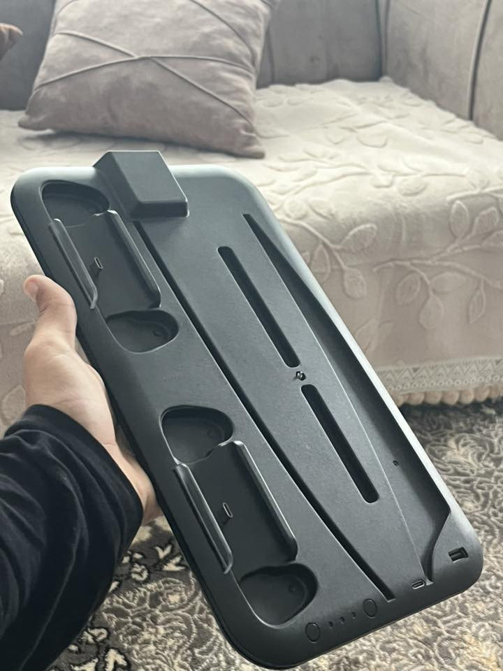 سلام عليكم قاعدة بلي فايف عادي تجي ب حامل وشاحنة جوستكات اثنين وحاملة سماعة وغطاء للبلي من التراب وفان تهوية للبلي من جوا واضاءة LGB وقاعة تحمل الاقراص بس بعشرين الف الي يريدها يخابرني ***********
