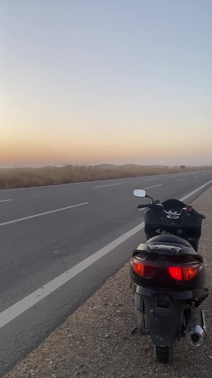 السلام عليكم 
فوزه صفر ثمانيه معمايه 
كشرها موً كلش نضيف 
محرك معمر جديد 
كهربائيات كلها شغال 
جويتر شرط  بس محرك مفتوح ومفتوح
بيد بشار يعني شغل مضبوط الدراجه كلها بلادي بس المحرك مفتوح تجي تاخذها  بس تعمر سالف 
ما تشكي من شي بس سلفها يرادلو تعمير كلو ما يكلف عشرين الف معا الحل وشد 
مكانها موصل بالايمن
ادفع سعر واذا عجبني اكلك تعال اخذها
الاتصال***********
وتساب***********
