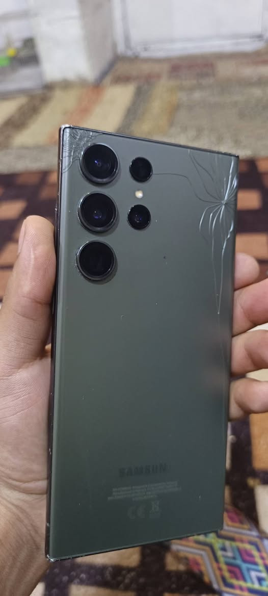 مراوس فقط 
بجهاز أعلى الجهاز على وضعه مابي اي تصليح ومكفول من كلشي مجرد الضهر مكسور بهاي الطريقه وكسر بسيط يعني ممتهشم شعندك نزل انطي فرق 
***********
