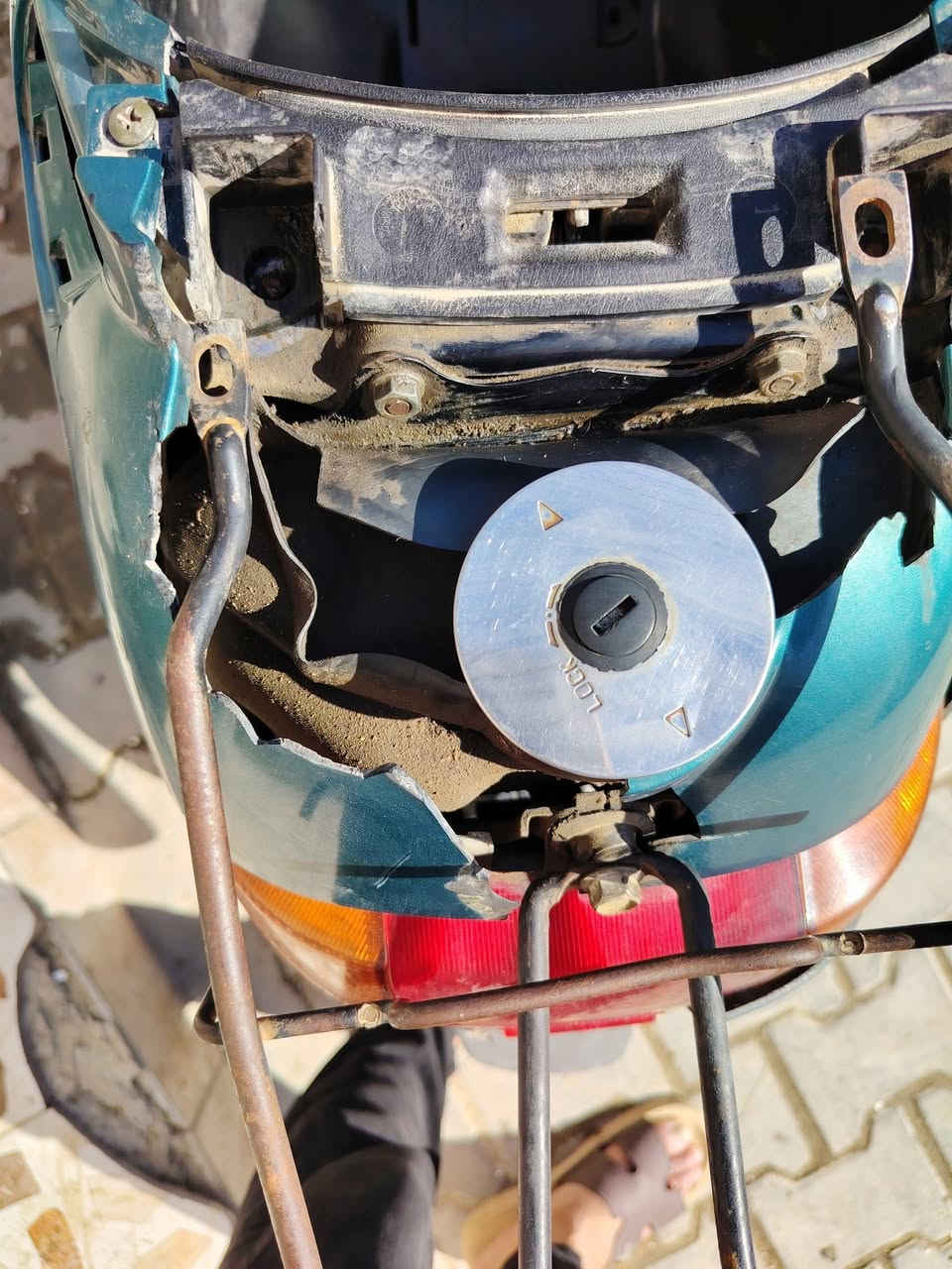 السلام عليكم دراجة بطه للبيع نهضه فول بس كسر بالكفر مثل ماموضح بالصورة سعرها ٢٠٠ وبيه مجال قليل الشراي رقمي ***********
