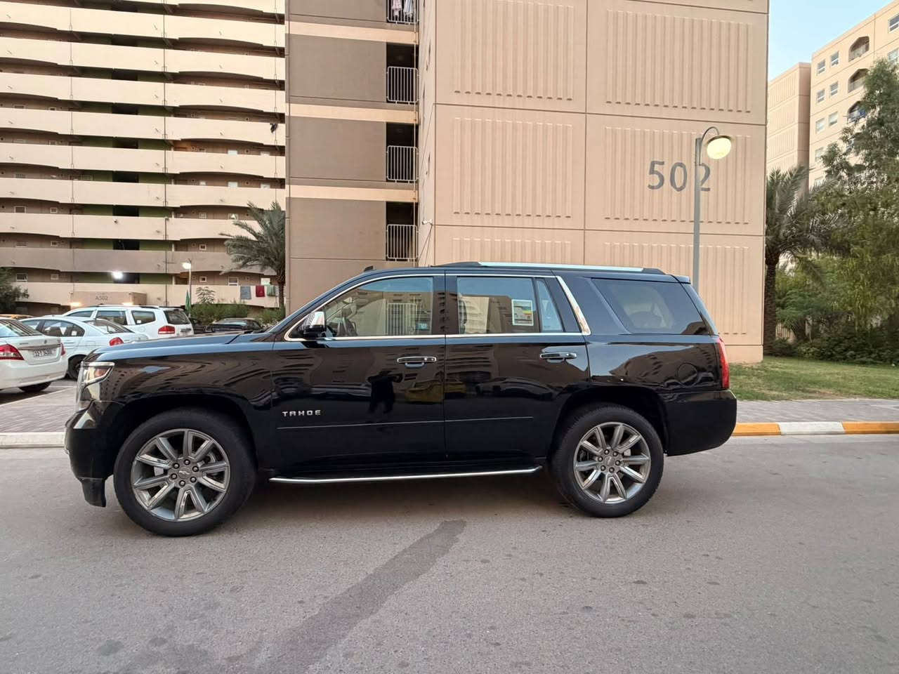 السلام عليكم
تــاهــو مـــوديــل 2015 
LTZ   فئه  
فووول مواصفات 
ماشيه 80 M شرط الفحص  
سماعات BOSE
سلايد 
كشنات تدفئه + تبريد 
كشنات كهرباء خلفي امامي داتاشو 
7 راكب 
شاشه ديجيتال 
صندوق كهرباء 
بصمه 
داخل جملي vip
كشنات هزاز 
كامره خلفيه دواره 
شحن لاسلكي 
رادار من جميع الاتجاهات 
حساس امامي خلفي معه تحذير 
نضام تحذير اصطدام 
نضام تحذير عند خروج المسار 
كراسي خزن ميموري 
جميع الابواب بصمه 
ويل 22 اصلي بريمير 
اشاير بلمري + رادار تحذير 
وبعد بيها هواي مواصفات مال فول 
باتري مع منضومه بانزين مع ادامه كامله بلشركه حته دسكات امامي خلفي جديد وكاله شرط 
تخم تاير جديد 
السياره حيل جديده 
( ملاحظه )
صور الحادث مرفقه بلمنشور 
جدآ بسيط. جاملغ خلفي صبغ وقبق جنطه تبديل اصلي 
(هزه وفحص مروري + ارقام وسنويه جديده قبل سبوع سويتهم )
السياره صار سنين عندي استخدام شخصي 
السعر  285 
مكان السياره بغداد (بسمايه او الزعفرانيه )
***********
