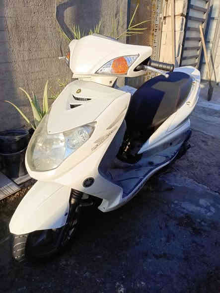 السلام عليكم دراجة سكنس فحل كابريتر صارله سبوع نازلة من الرمبة زيرو ملحة ماشية (19 الف) بس وكالة شرط  الدراجة قبق كلج ممفتوح مكفولة كفالة عامة جيب كوستر مال فيترية وتعال السعر مليون 200 الف وبيه مجال للشراي وذا معجبك السعر تلكا الاحسن سوك كلشي بي وكلشي بسعرة العنوان (بغداد) رقم (***********)
