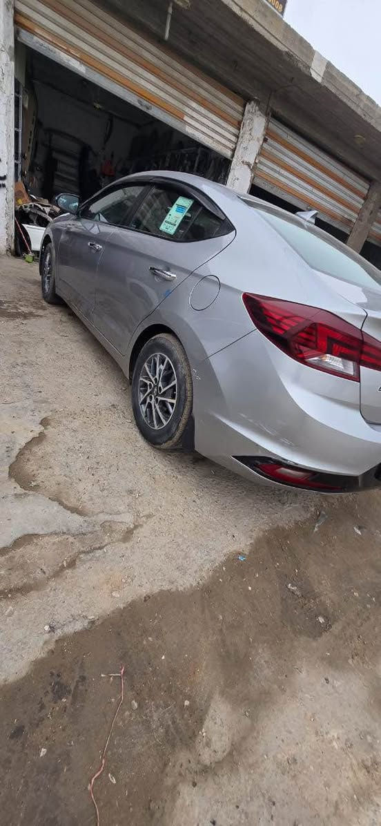 النترا 2020 وارد أمريكي حادث ٣ قطع بدون دواخل شواصي مكفوله شرط 
مكينة كايمة بيها براص سياره تشتغل وتمشي 
قمارة بيها حالوب بسيط 
رقم نجف دولي 
سعر 110 وبيها مجال 
*********** النجف, العراق
