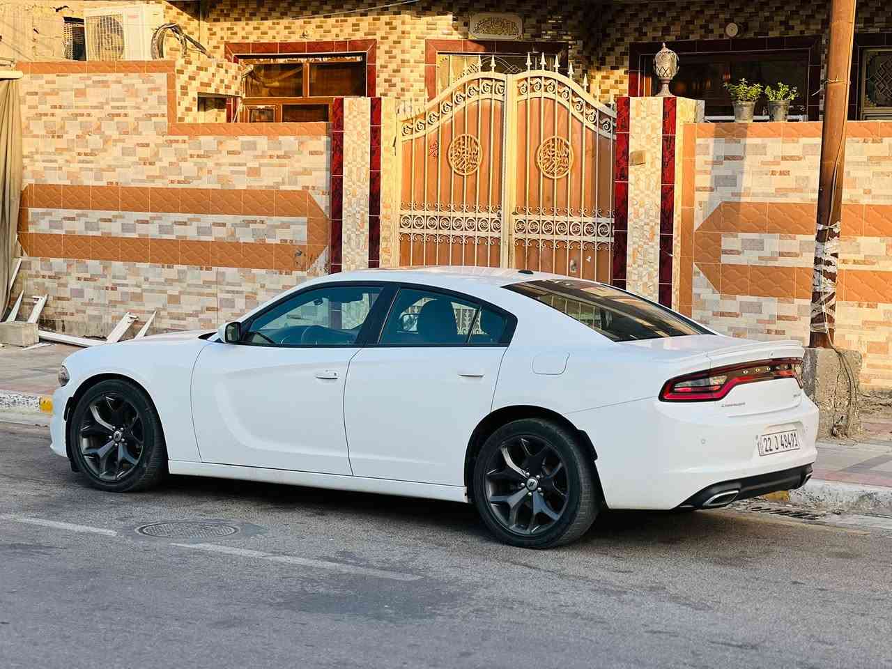 جارجر 2017 فئة رالي 
 وارد كندي  رقم اربيل بسمي 
الرالي معروفه مواصفاتهه 
شاشة
سلايد فتحه 
شفتات ستيرن 
نظام سبورت
حساسات خلفية  
كامرا خلفية دوارة  
كرسي كهرباء (مخمل اسود)
تدفئة كشنات امامي
رادارت جانبية 
نقطة عمياء
سماعات  (beats ) 
دمام بالجنطة
سبايدر بلادي 
ويل 20 مشيف
حجم المكينه 3600سلندر 
عداد المسافه 182 الف
السيارة على ايد وحدة من اول مدخلت
بيه بارد بسيط بالجاملغ الخلفي 
وبارد بالبنيد
مكلف بالنشر استفسار اكثر 
رقم صاحب السيارة‬
***********
السعر 225
