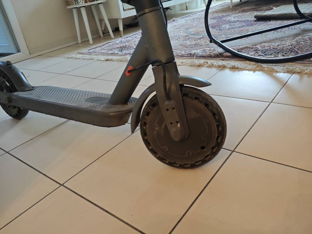 🛴 سكوتر كهربائي للبيع
سكوتر نظيف وحالة ممتازة 👌
⚡ السرعة توصل تقريباً 25 كم/س
🔋 الشحن يدوم من ساعة إلى ساعة ونص
🚀 3 أوضاع قيادة: Eco / D / Sport
🛞 تايرات مطاط قوية تتحمل الطرق
💪 مناسب للشارع اليومي وما يتأثر بسهولة
📌 الاستخدام قليل وحالته زينة


**إذا كنت صاحب هذا الإعلان وتريد حذفه لأي سبب، رجاءا أرسل رسالة إلى الدعم الفني**