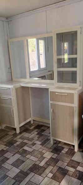 للبيع كرسي حلاقه+ميز تواليت عدد (٢) استعمال قليل للتواصل الاتصال على هذا الرقم/***********
