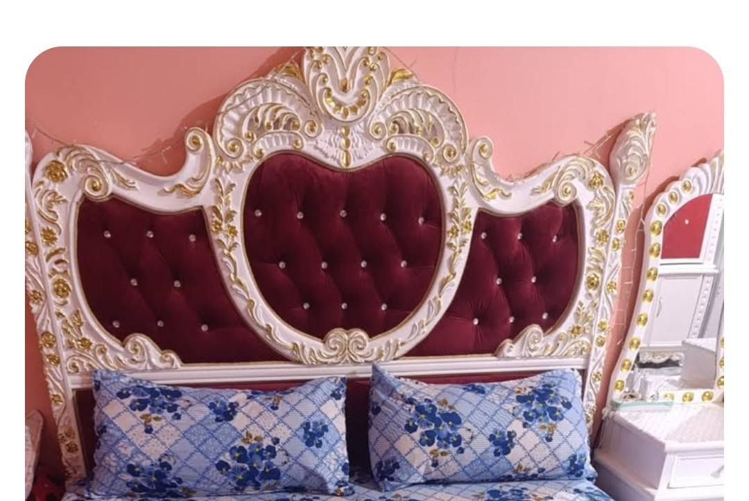 غرفه لبيع نجاره عراقيه شغل درجه اولى صبغ حراري وجهين يعني حتى من الداخل مصبوغه نجاره تزكام ثقيل السعر 2مليون وبيه مجال رقم تليفون ***********
