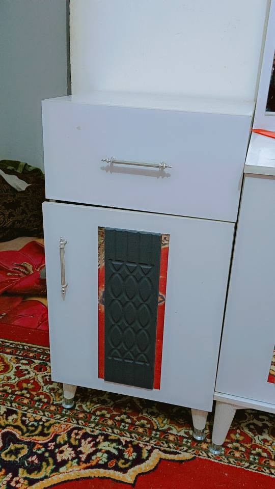 غرفة للبيع نضيفه وجديده مابيهه ضرر 7 قطع ب500 وبيها مجال للشراي
مكان كربلاء هذا رقم صاحب الغرفه 
‏‪***********‬‏
